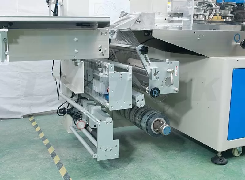 Flow Wrap Packing Machine